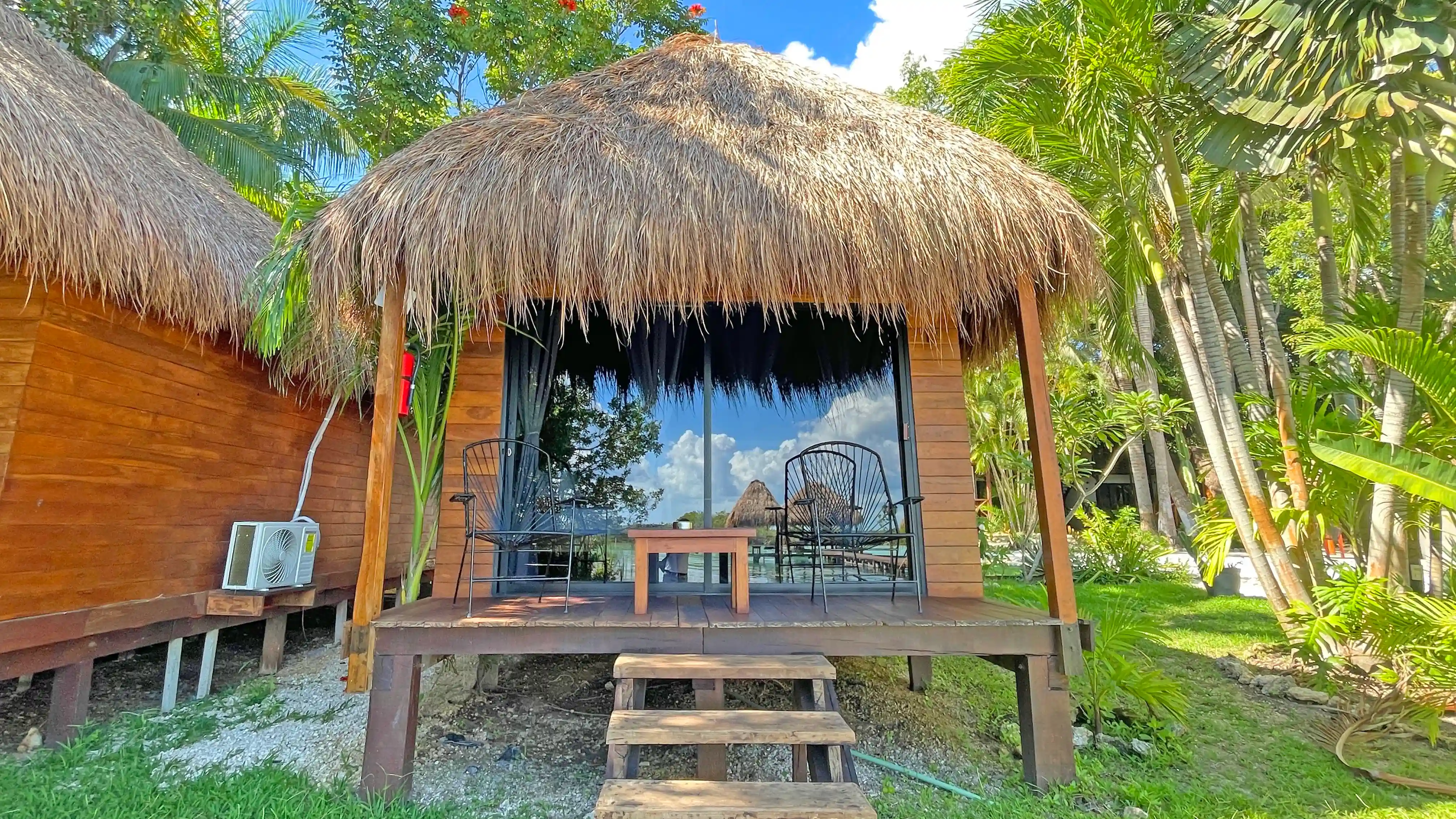 Bungalow Familiar con Terraza Vista Laguna 2