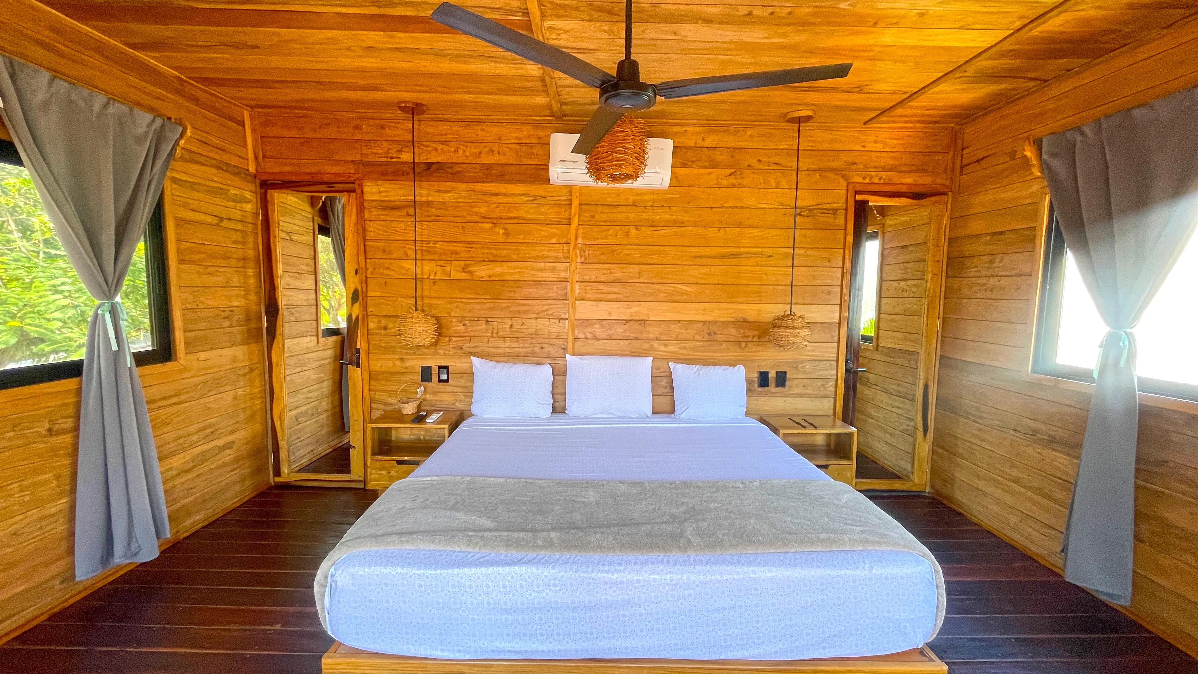 B1 · Bungalow 1 Iguana a pie de Laguna Amazing view 2