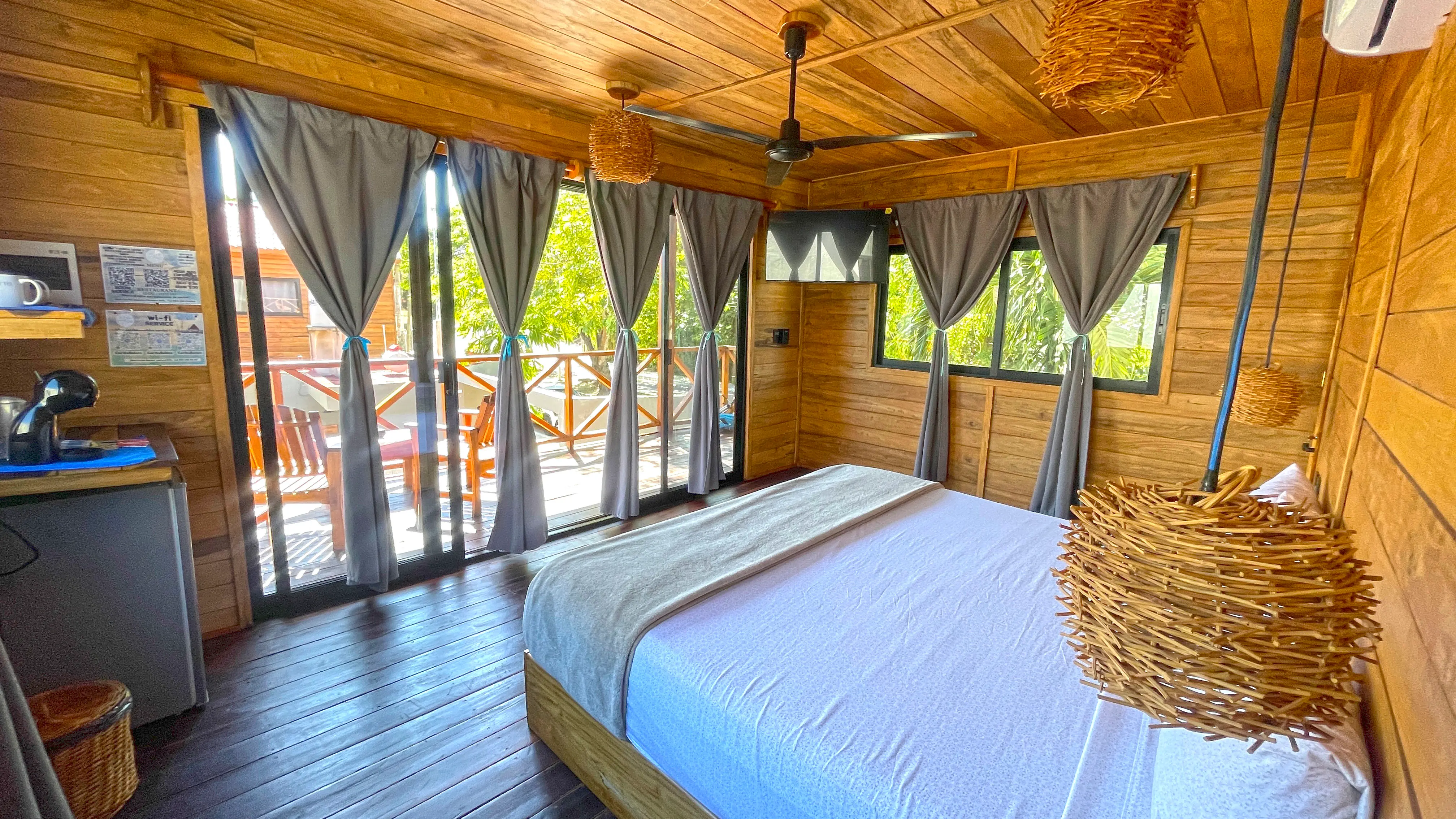 B10 · Bungalow 10 Leopardo Front Lagoon 1