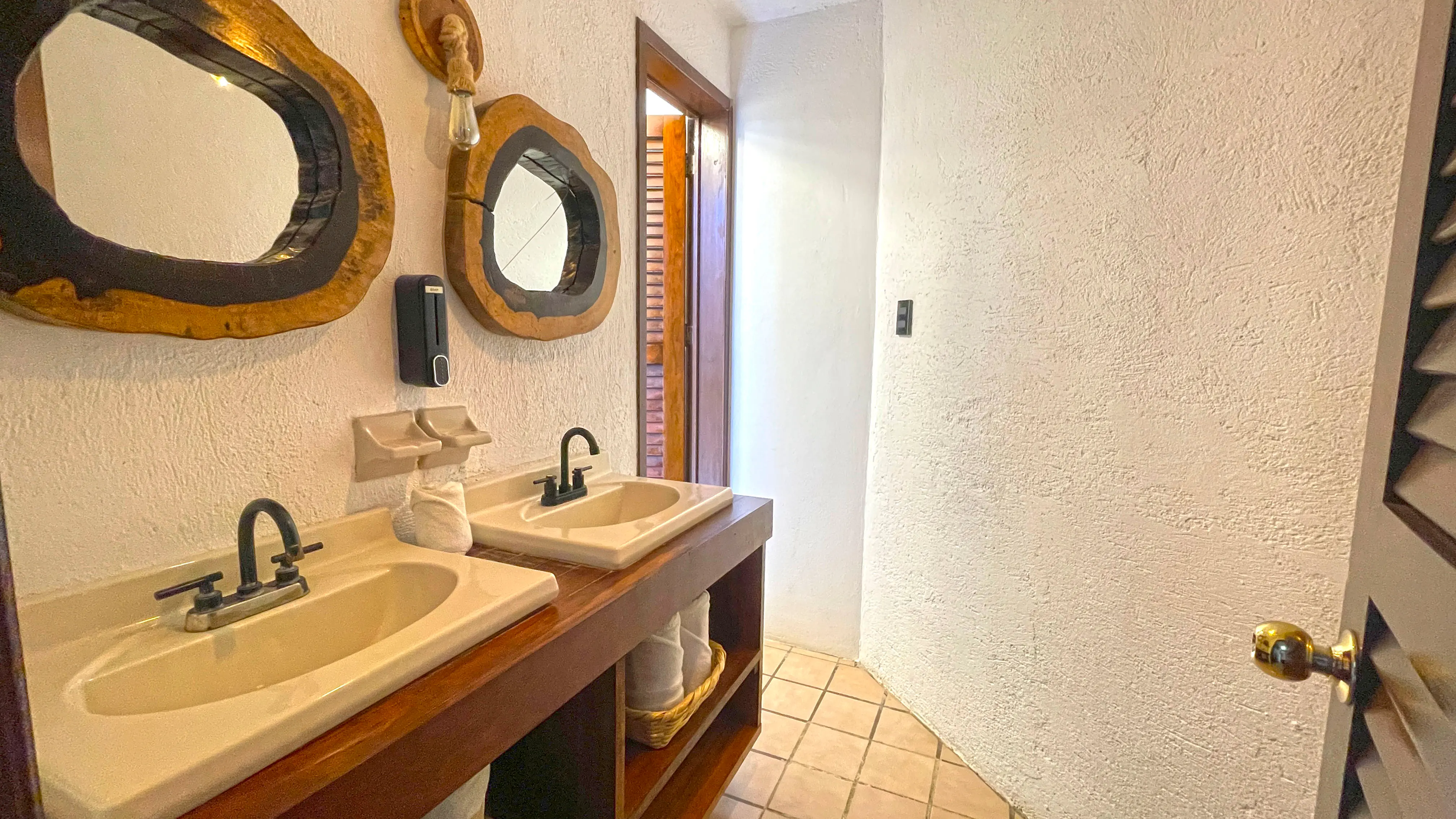 B15 · Suite 15 Mantarraya Balcón Lagoon View 3